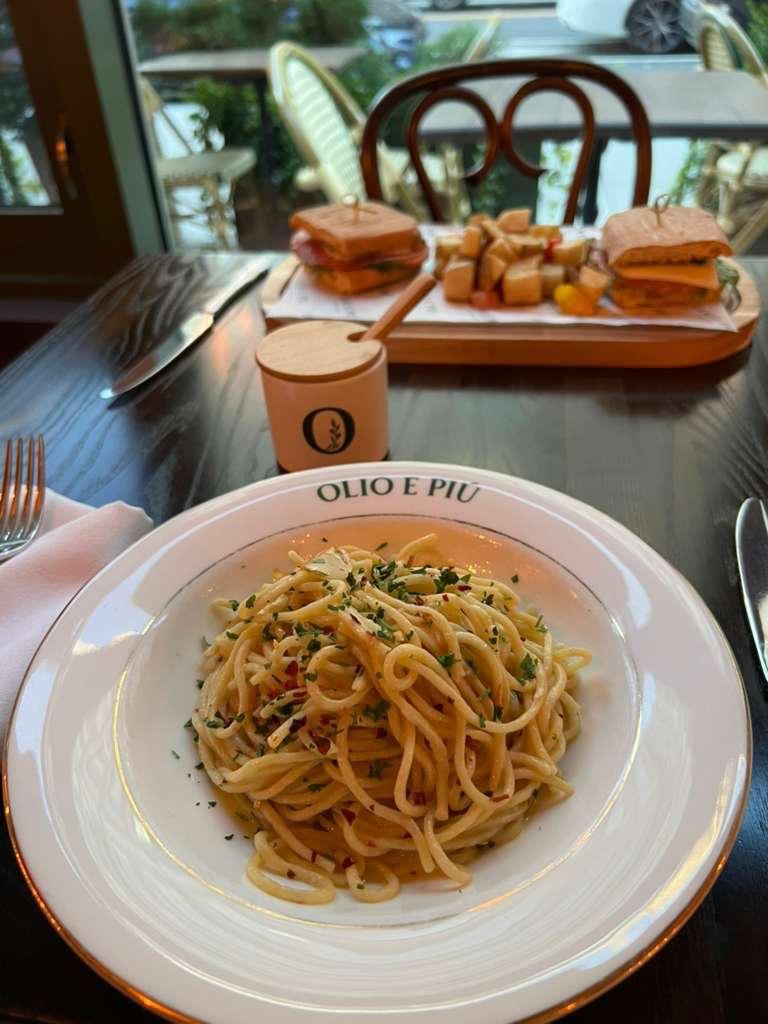 Spaghetti Aglio, Olio, Peperoncino.jpeg